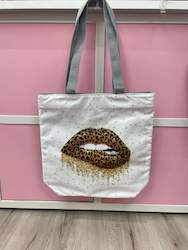 NOVELTY AND GIFT LINES: TOTE BAG LEOPARD LIPS WHITE - HI4147**