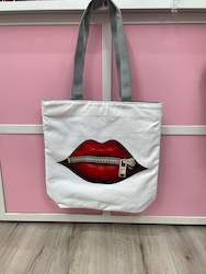 NOVELTY AND GIFT LINES: TOTE BAG RED LIPS ZIP - HI4134**